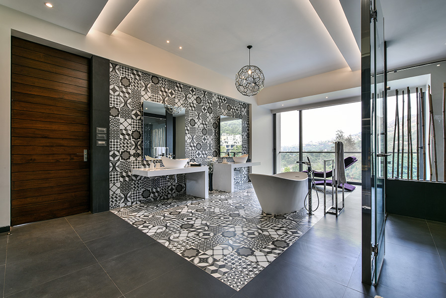 The washroom at Infinity House by GA Design at Khandala tries to optimise the outside view to connect with the nature