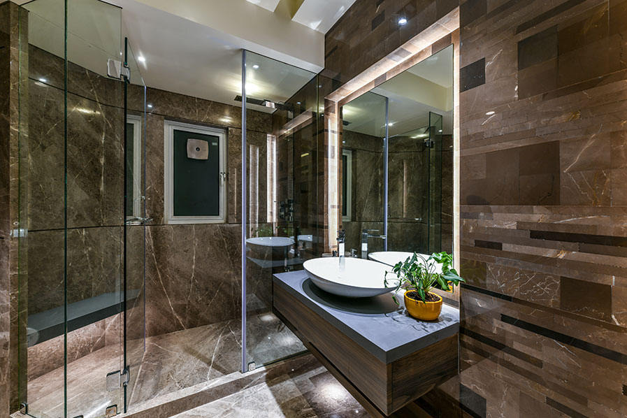 Contemporary Indian bathroom by Ajit Gupte